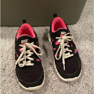 Youth girl nikes size 5.5 youth